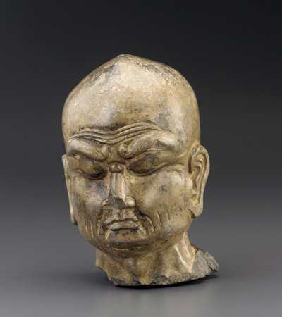Hoofd van een Luohan, ca. 700-750 door Tang Dynasty Chinese School