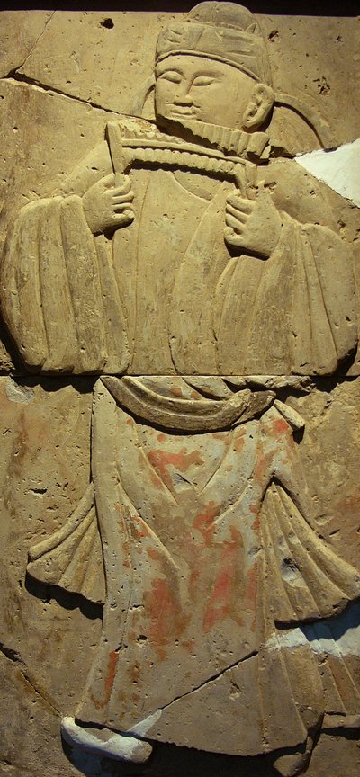 Terracotta stele met muzikant, Tang-dynastie door Tang Dynasty Chinese School
