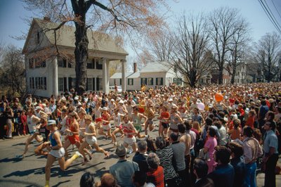 De 77e editie van de Boston Marathon begint hier door Ted Spiegel