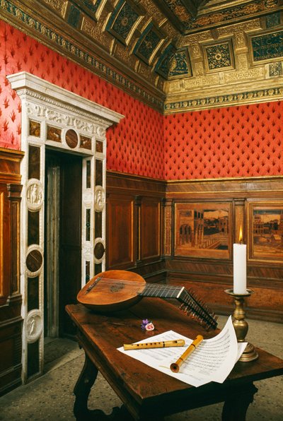 Binnen het paleis van Mantua, de muziekkamer van markiezin Isabella d