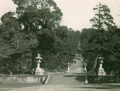 Stenen trap naar het graf van Hideyoshi Toyotomi, Kyoto circa 1900 - 1915 (foto) door Teijiro Takagi
