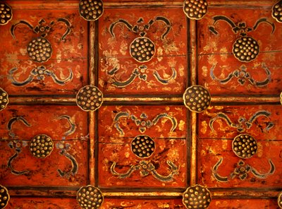 Plafond van de preekstoel bij Wat Phra That Lampang Luang door Thai School