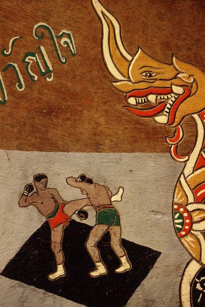 Decoratie op een ossenkar die Muay Thai uitbeeldt door Thai School
