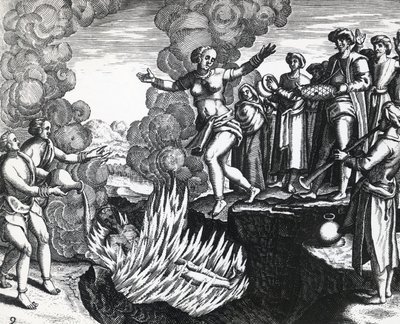 Vrouw werpt zich op de brandstapel van haar man, gravure door Theodore de Bry