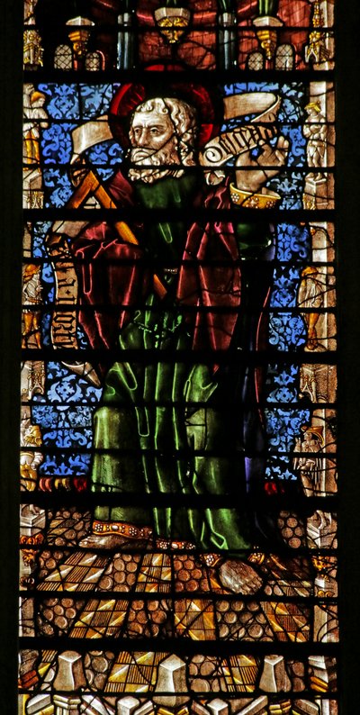Raam met de apostel St. Thomas met geloofsrol (glas-in-lood) door Thiebaut de Lixheim