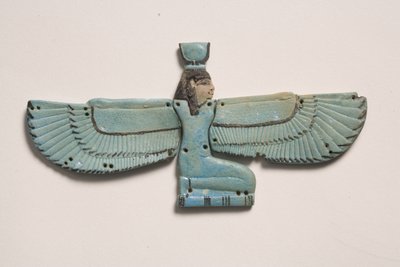 Pectoraal van de gevleugelde godin Isis (faience) door Third Intermediate Period Egyptian
