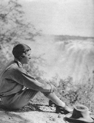 Stella Court Treatt bij Victoria Falls, Livingstone naar Broken Hill, Noord-Rhodesië, 1925-1927 door Thomas A. Glover