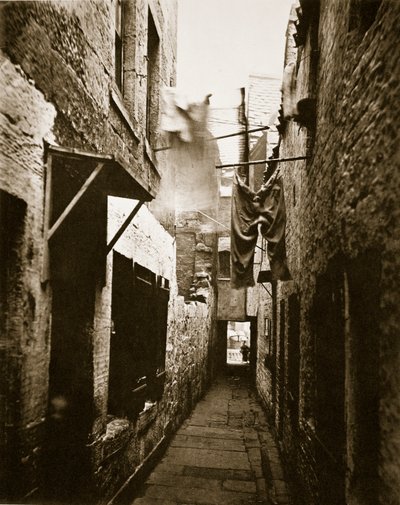 Close, 101 High Street, Glasgow, c.1878 door Thomas Annan