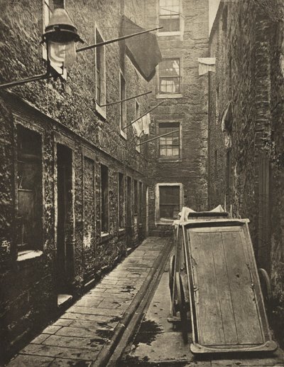 Close No. 136 Saltmarket door Thomas Annan