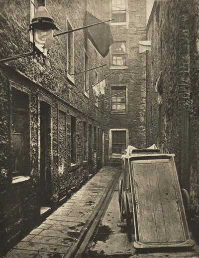 Close No. 136 Saltmarket door Thomas Annan