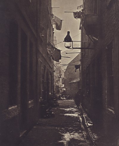 Close, nr. 80 High Street. door Thomas Annan