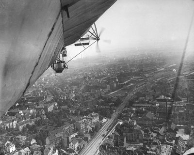 Luchtfoto vanuit een Zeppelin door Thomas E. and Horace Grant Grant