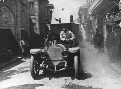 Een gepantserde auto van jonge Turken, 1909 door Thomas E. and Horace Grant Grant