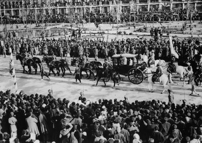 Kroningsprocessie, Teheran, 1926 door Thomas E. and Horace Grant Grant