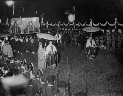 Begrafenis van de Mikado, september 1912 door Thomas E. and Horace Grant Grant