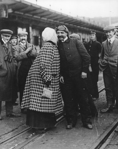 De heer en mevrouw Bleriot nadat de eerste het Kanaal was overgevlogen, 1910 door Thomas E. and Horace Grant Grant