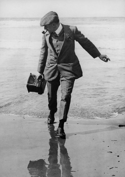 Thomas E. Grant in Biarritz, 1910 door Thomas E. and Horace Grant Grant