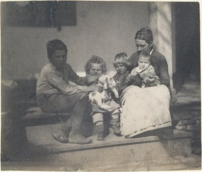 [Frances Crowell met onbekende jongen, Katie, James en Frances Crowell], 1890 door Thomas Eakins