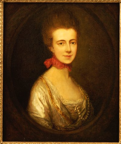 Portret van Miss Boone, gekleed in een witte jurk met gouden borduursels en parelketting, een rood lint om haar nek door Thomas Gainsborough