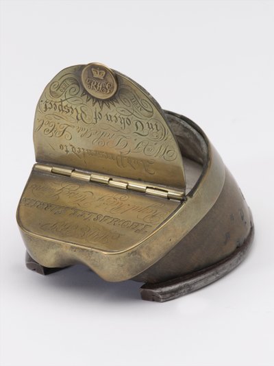 Inktpot van paardenhoef behorend tot Kapitein William Tyrwhitt Drake, Royal Horse Guards, ca. 1829 door Thomas Lee