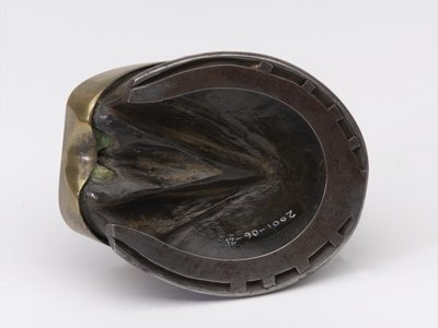 Inktpot van paardenhoef behorend tot Kapitein William Tyrwhitt Drake, Koninklijke Ruiterwacht, ca. 1829 door Thomas Lee