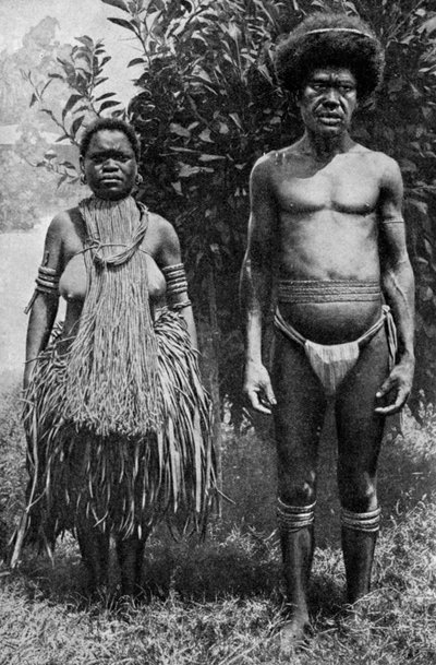 Rouw om de doden getoond door hennep halsters, Nieuw-Guinea, 1922 door Thomas McMahon