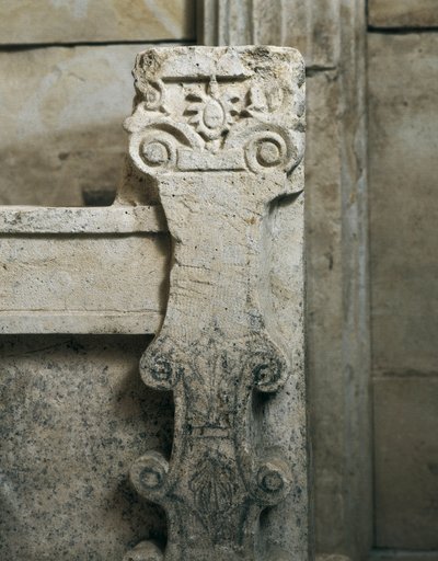 Thracische tombe van Sveshtari, detail van architectuur nabij de sarcofaag, 3e eeuw v.Chr. door Thracian Thracian
