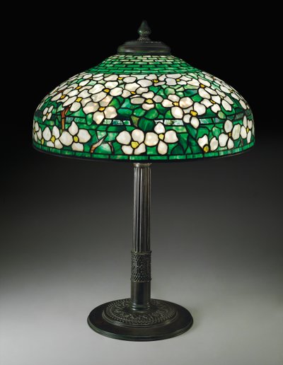 Dogwood tafellamp, ca. 1910 door Tiffany and Company