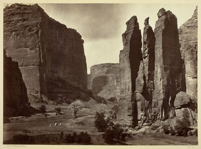 Cañon de Chelle, Muren van de Grand Cañon, ongeveer 1200 voet hoog door Timothy O