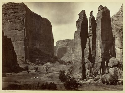 Cañon de Chelle, Muren van de Grand Cañon, ongeveer 1200 voet hoog door Timothy O