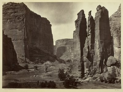 Cañon de Chelle, muren van de Grand Canyon, ongeveer 1200 voet hoog, 1873 door Timothy OSullivan