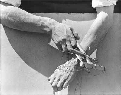 Handen van de poppenspeler, 1929 door Tina Modotti