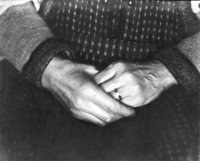 De handen van Assunta Modotti, San Francisco, 1923 door Tina Modotti