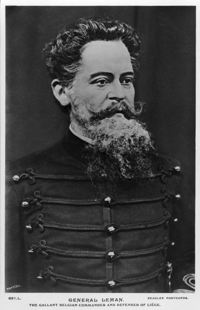 Generaal Leman, de dappere Belgische commandant en verdediger van Luik, ca. 1914-1918 door Topical Press Agency