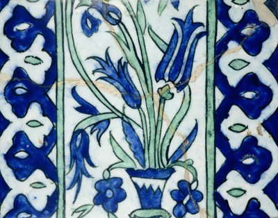 Isnik-tegel met een vaas met bloemen en randen door Turkish School