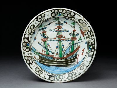 Steenpasta schaal met onderglazuur decoratie, Iznik, ca. 1620-30 door Turkish School