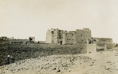 Klooster van St Simeon, van buiten gezien vanuit het oosten, Aswan, Egypte, foto door Ugo Monneret de Villard door Ugo Monneret de Villard