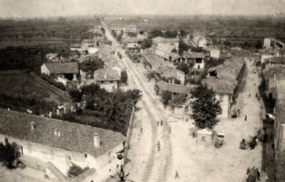 Panoramafoto van de stad Romans, genomen vanaf de klokkentoren van de kerk tijdens de Eerste Wereldoorlog door Ugo Ojetti