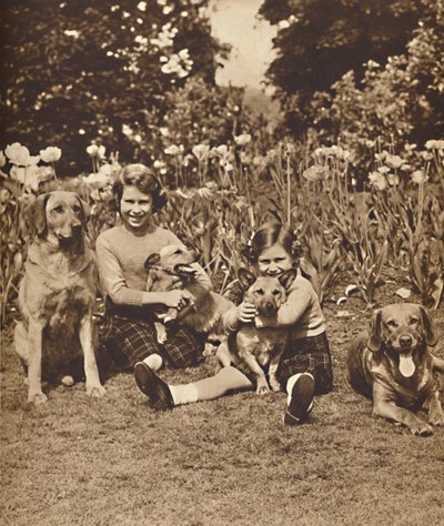 -En vrienden, Prinsessen Elizabeth en Mary bij Royal Lodge, Windsor, ca. 1936-1937 door Unbekannt
