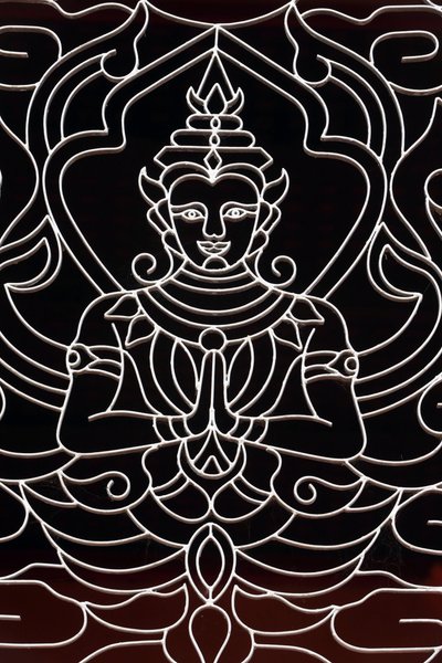 20151028, Vientiane, Laos: Wat Ong Teu boeddhistische tempel. Een godin versiert een raam door Unbekannt