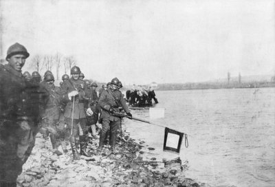 2e Marokkaanse divisie baadt zijn vlaggen in de Rijn, Huningue, Elzas, Frankrijk, 21 november 1918 door Unbekannt