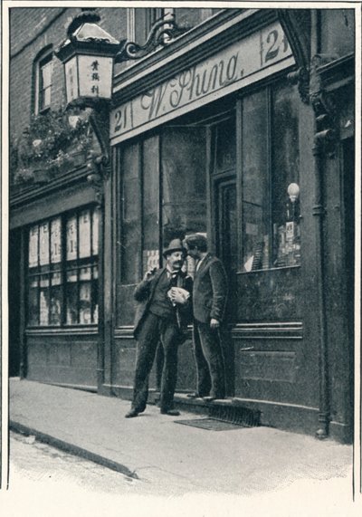 Een Chinese winkel, Limehouse, Londen, ca. 1900 door Unbekannt