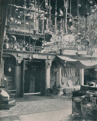 Een hoek in de studio van de heer Louis C. Tiffany, 1897 door Unbekannt