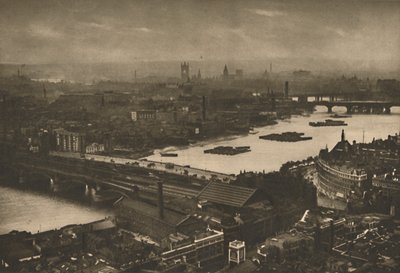 Een Afscheidsblik op Wonderbaarlijk Londen vanaf het Kruis op de Koepel van St. Paul, ca. 1935 door Unbekannt