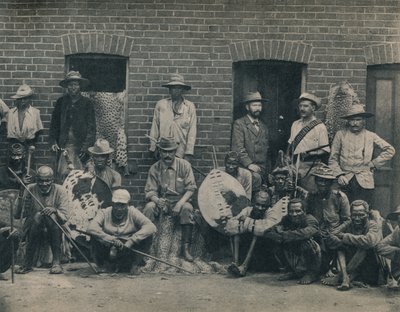 Een Groep Afrikaners en Zoeloes, ca. 1900 door Unbekannt