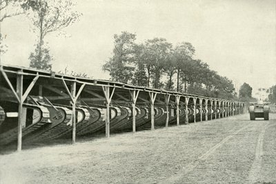Een park van Britse tanks net achter de frontlinie, 1919 door Unbekannt