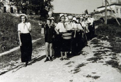 Een Pioniers eenheid bij All-Union Young Pioneer Camp Artek, Gurzuf, Krim, USSR, 1930s door Unbekannt