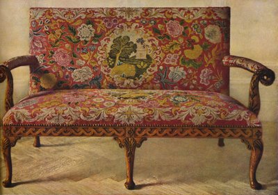 Een Queen Anne-bankje bekleed met Petit Point, c1900, 1936 door Unbekannt