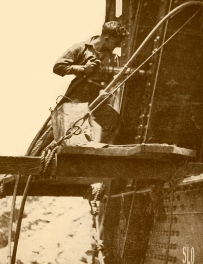 Een klinkhamer in werking op de Sydney Harbour Bridge, ca. 1930 door Unbekannt