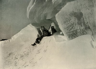 Een sneeuwkroonlijst, c1908 door Unbekannt